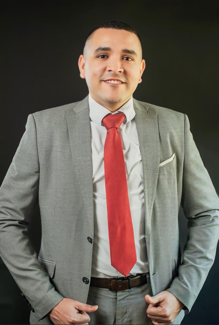 Retrato profesional de Adrian Acosta